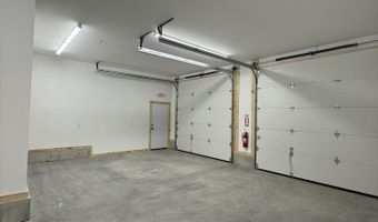 9 Hutchins St, Auburn, ME 04210