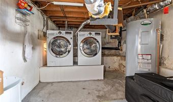 82 Vera St, Warwick, RI 02886