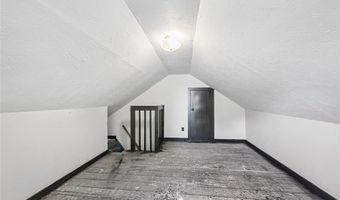 203 E 4th St, Anamosa, IA 52205