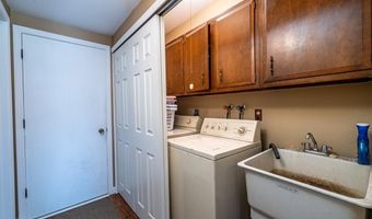 709 Oakhurst Dr, Amherst, OH 44001