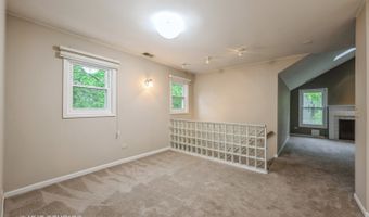 1949 N Charter Point Dr, Arlington Heights, IL 60004