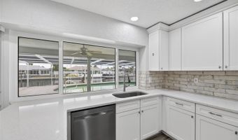 6305 COTTONWOOD Ln, Apollo Beach, FL 33572
