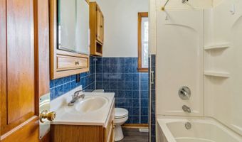 305 6th St, Adair, IA 50002