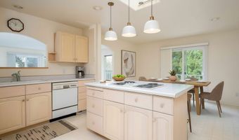 285 WALDORF Pl, Astoria, OR 97103