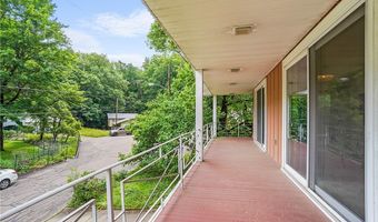 821 Cliffside Dr, Akron, OH 44313