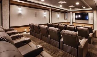 12 Putnam Ln, Danbury, CT 06810