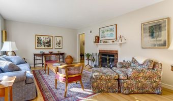 2700 N DINWIDDIE St N, Arlington, VA 22207