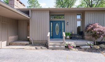 831 Brandon Cir, Aurora, OH 44202