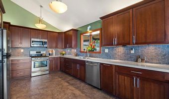 1365 Piiholo Rd, Makawao, HI 96768