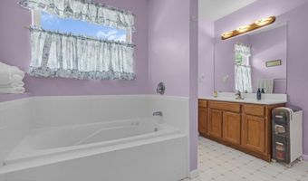78 Dolphin Cir E, Bayville, NJ 08721