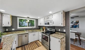 800 Eaglebrooke Dr, Ballwin, MO 63021