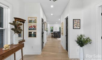 1608 Chippendale Rd, Charlotte, NC 28205
