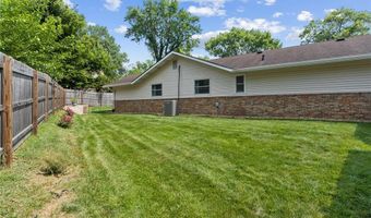 486 Ironwood Dr, Ballwin, MO 63011