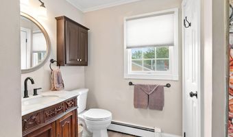 19 Elm St, Beachwood, NJ 08722