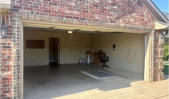 912 Stephanie Ln, Altus, OK 73521