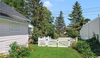 69 Overlook Dr, Warwick, RI 02818