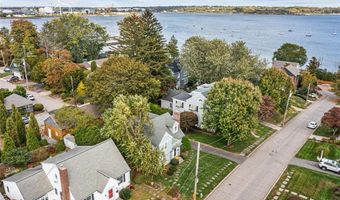 12 Harbour Ter, Cranston, RI 02905