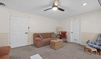 6409 Alpha Dr, Alton, IL 62002
