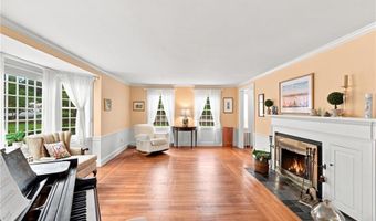 142 Ferry Rd, Bristol, RI 02809