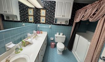 240 Whittle Cir, Ashburn, GA 31714