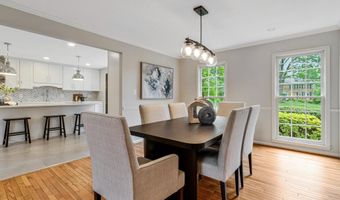 9908 KENTSDALE Dr, Potomac, MD 20854