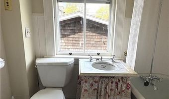 39 Walcott Ave, Jamestown, RI 02835