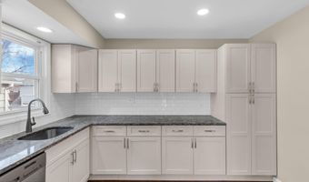 404 9th Ave Upper, Belmar, NJ 07719