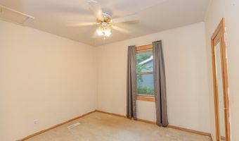 83 Rohr St, Arnolds Park, IA 51331