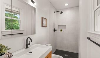 6010 BENALDER Dr, Bethesda, MD 20816