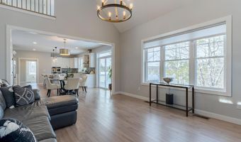 22 Sunrise Cir, Auburn, NH 03032