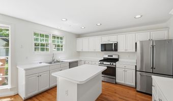 2904 N 4TH St N, Arlington, VA 22201