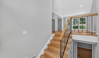10228 HATHERLEIGH Dr, Bethesda, MD 20814