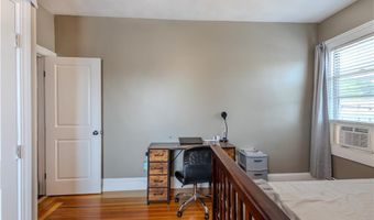 1640 Cranston St, Cranston, RI 02920