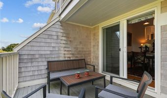 15 Hammersmith Rd #14, Newport, RI 02840