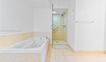 20000 E Country Club Dr 1114, Aventura, FL 33180