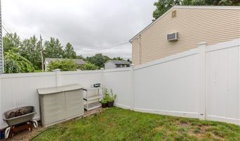10 Pembroke Dr, Johnston, RI 02919