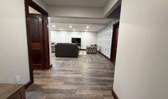 1524 Beechwood Dr, Aurora, NE 68818