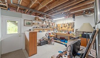 106 Lauri Dr, Charlestown, RI 02813