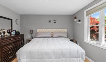 14 Deer Run Dr, Coventry, RI 02816