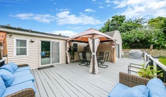 62 Bayside Ave, Amity Harbor, NY 11701