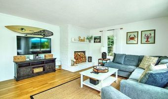 36 Fairway Rd, Narragansett, RI 02882
