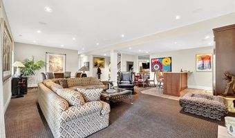 295 Meadowbrook Country Club Est, Ballwin, MO 63011