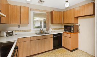 4 Dawn Way, Aberdeen, NJ 07747