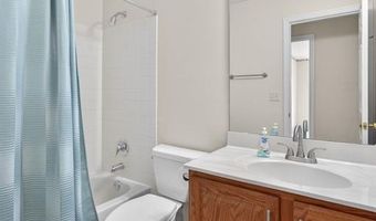 812 Whispering Village Cir, Ballwin, MO 63021
