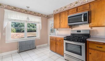 509 School St, North Kingstown, RI 02852