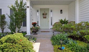 108 Tara Ridge Ct, Ballwin, MO 63021