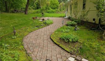 6 Old Pound Hill Rd, North Smithfield, RI 02896