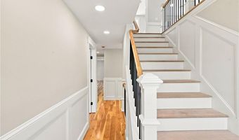 40 Congregational St, Bristol, RI 02809