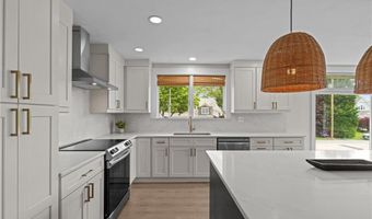 96 Roger Williams Dr, North Kingstown, RI 02852