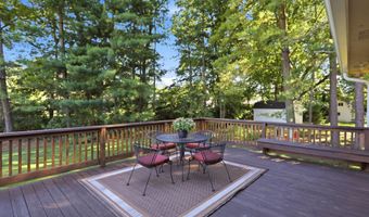 825 Queenswood Ct, Indianapolis, IN 46217